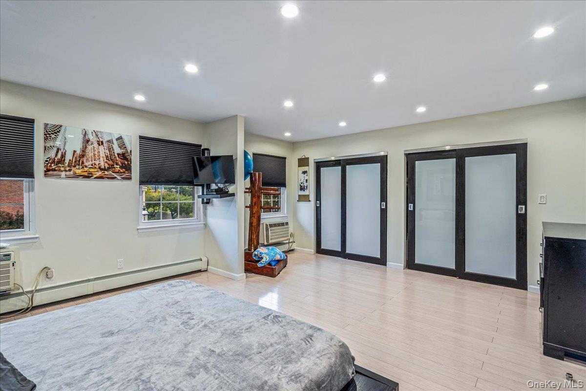 #5 photo, 208-06 Robert Road, Bayside , NY 11360