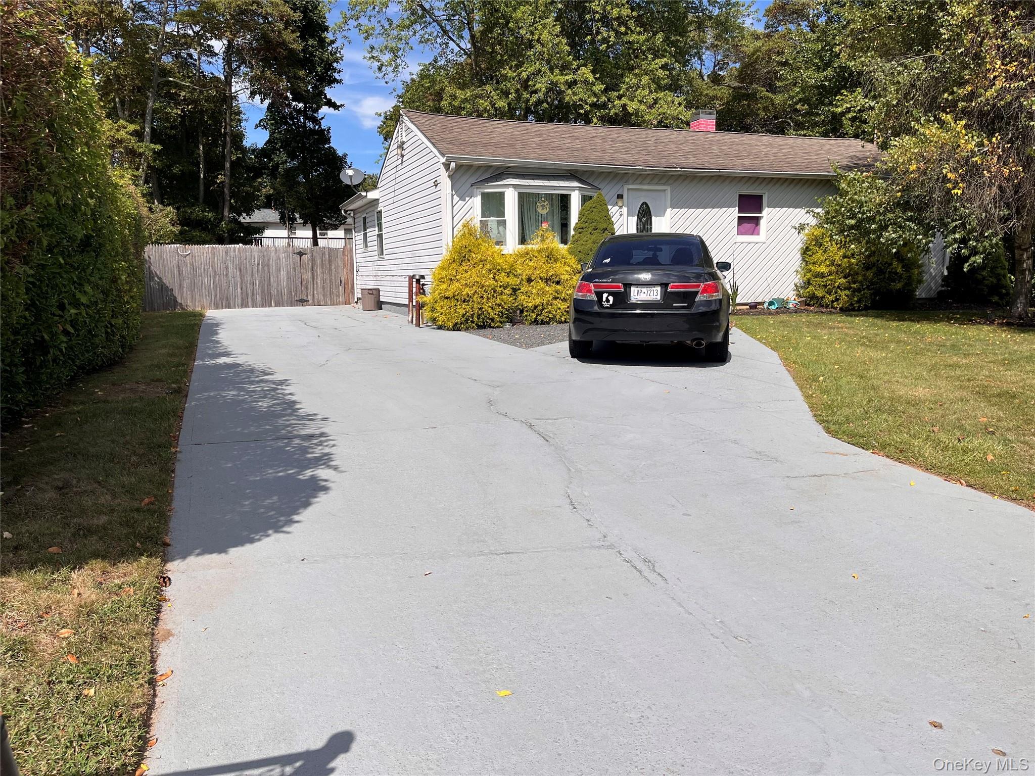 #18 photo, 109 Merrill Street, Brentwood , NY 11717