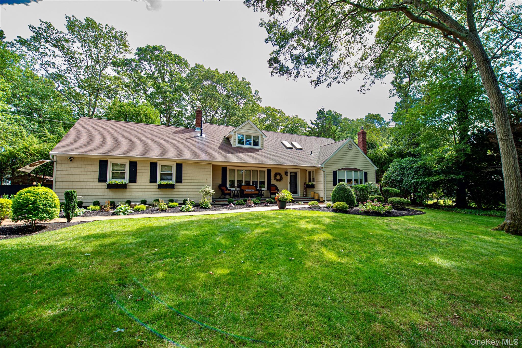 #1 photo, 121 Hobson Avenue, सफ़ोक काउंटी Saint James , NY 11780