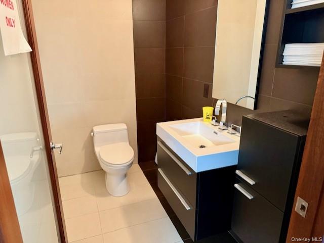 #11 photo, 2550 Crescent Street, Astoria , NY 11102