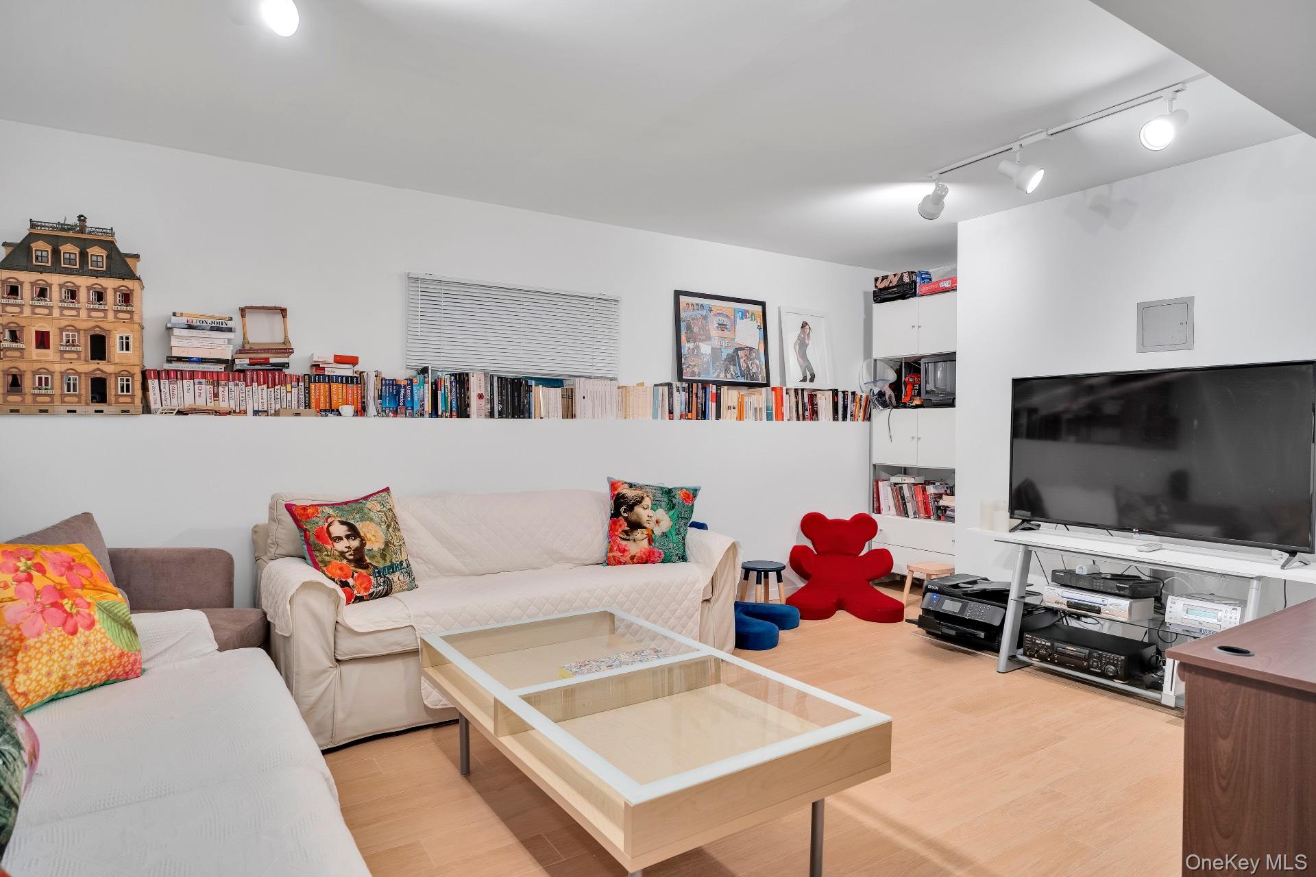 #19 photo, 30 Pheasant Run, Quogue , NY 11959