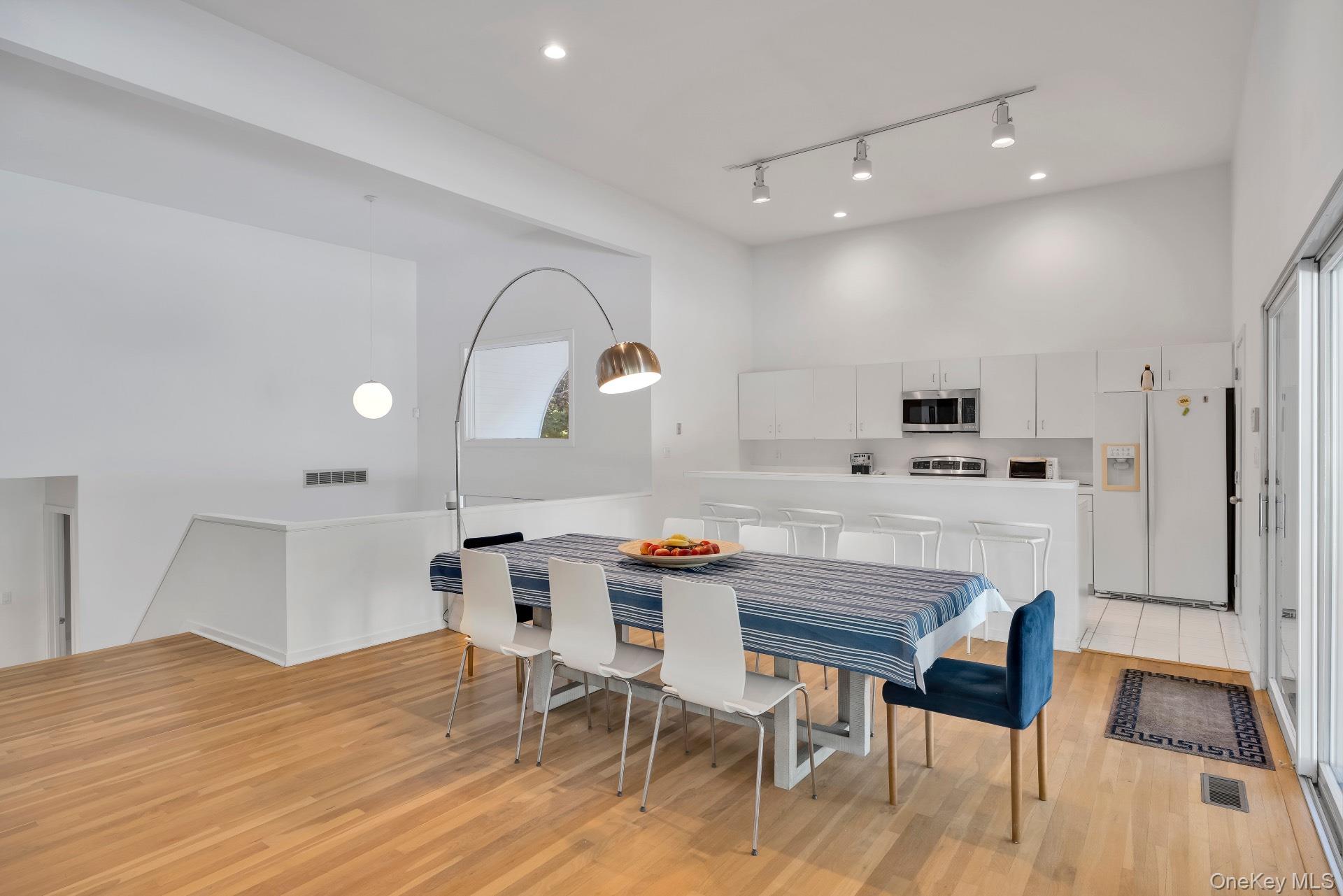 #7 photo, 30 Pheasant Run, Quogue , NY 11959