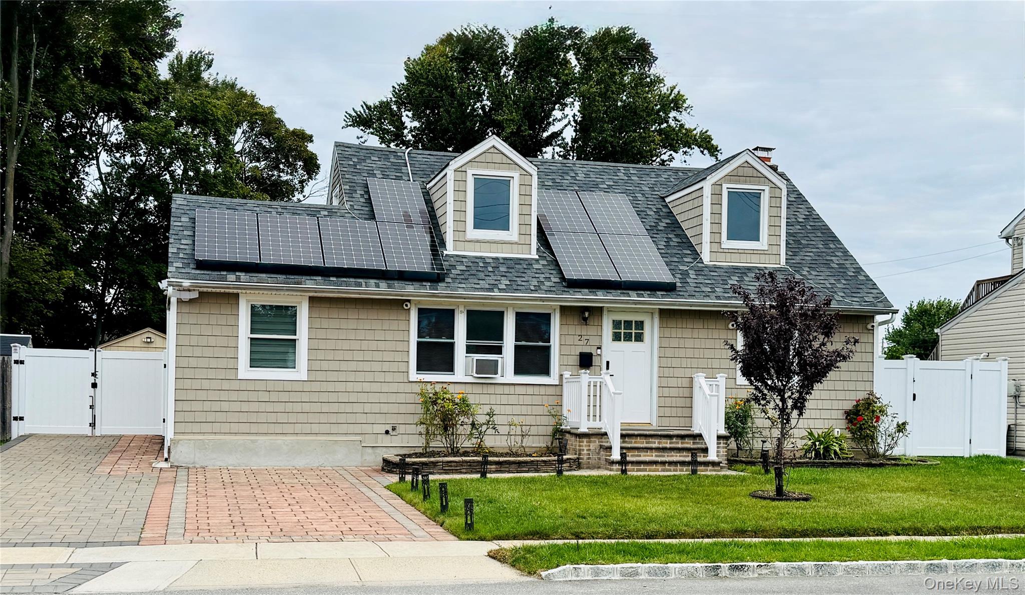 #1 photo, 27 Central Avenue, North Babylon , NY 11703