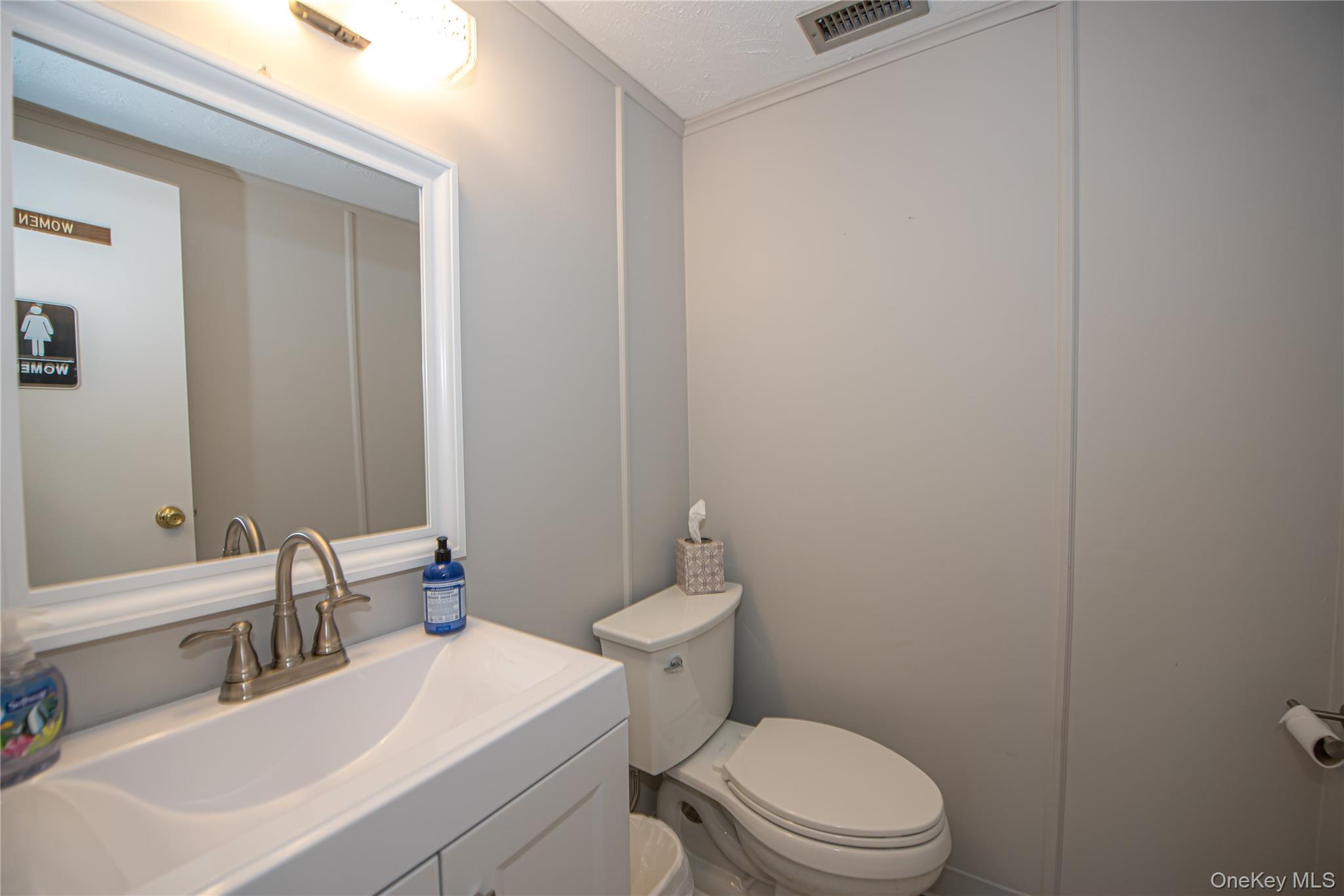 #10 photo, 206 E Main Street, Babylon , NY 11702