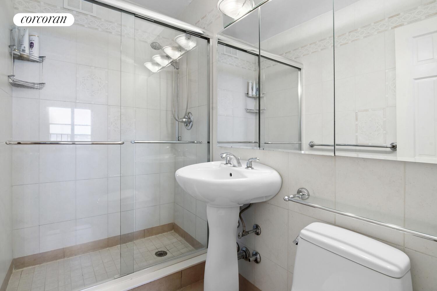 #13 photo, 17-85 215TH Street, クイーンズ区 Bay Terrace , NY 11360