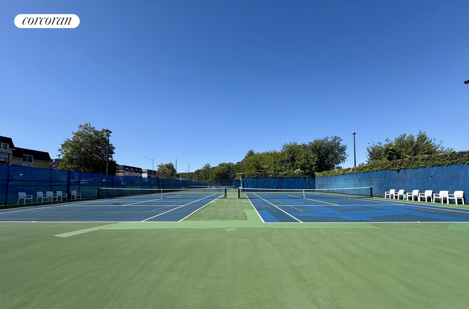 #17 photo, 17-85 215TH Street, クイーンズ区 Bay Terrace , NY 11360