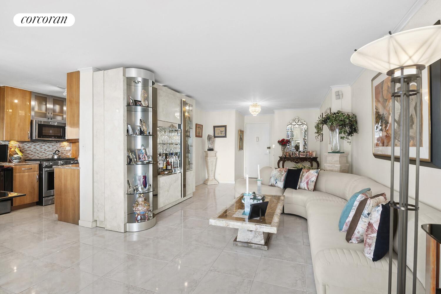 #3 photo, 17-85 215TH Street, クイーンズ区 Bay Terrace , NY 11360