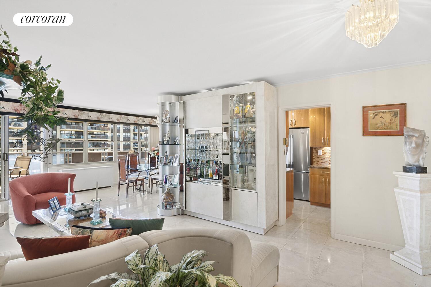 #8 photo, 17-85 215TH Street, クイーンズ区 Bay Terrace , NY 11360