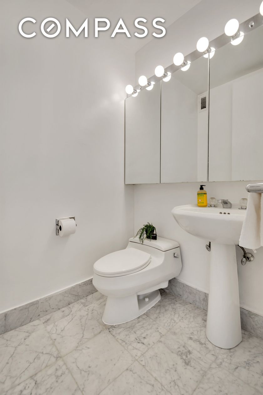 #10 photo, 235 E 40th Street, マンハッタン Murray Hill , NY 10016