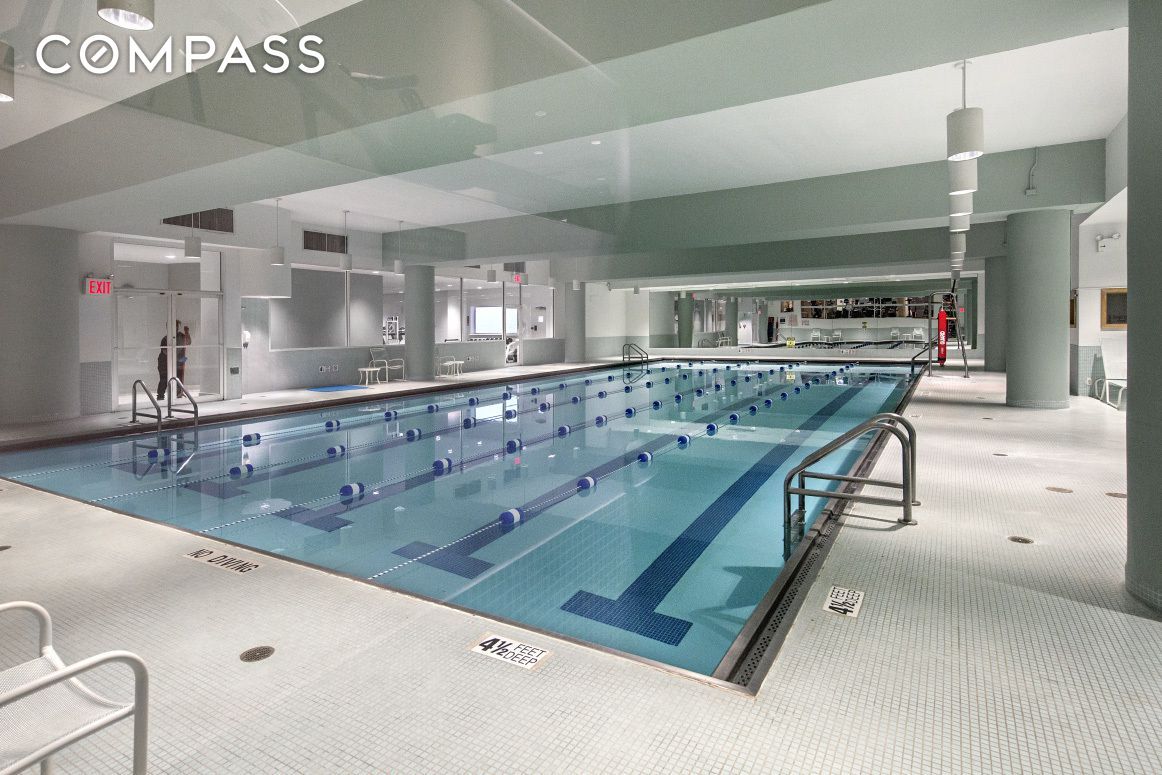 #12 photo, 235 E 40th Street, マンハッタン Murray Hill , NY 10016