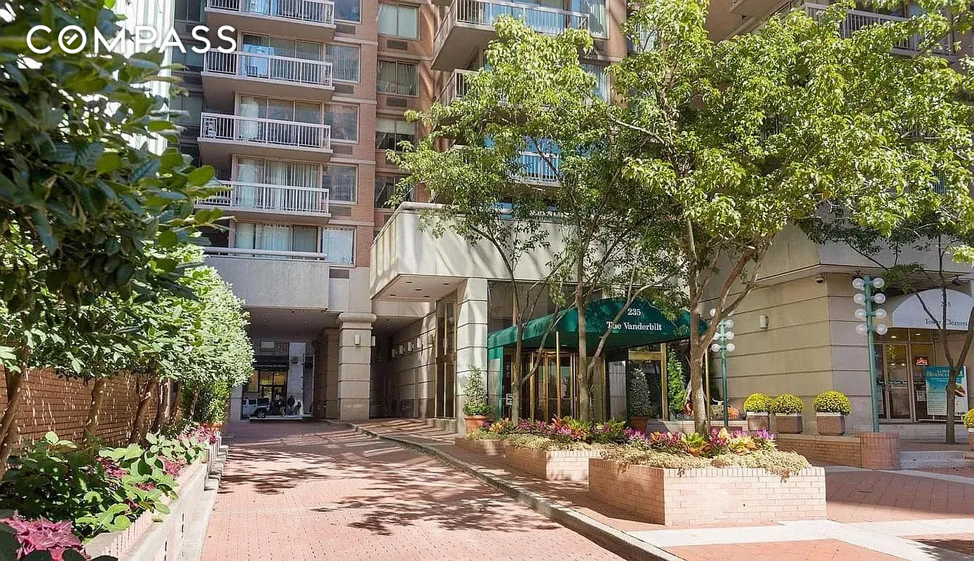 #20 photo, 235 E 40th Street, マンハッタン Murray Hill , NY 10016