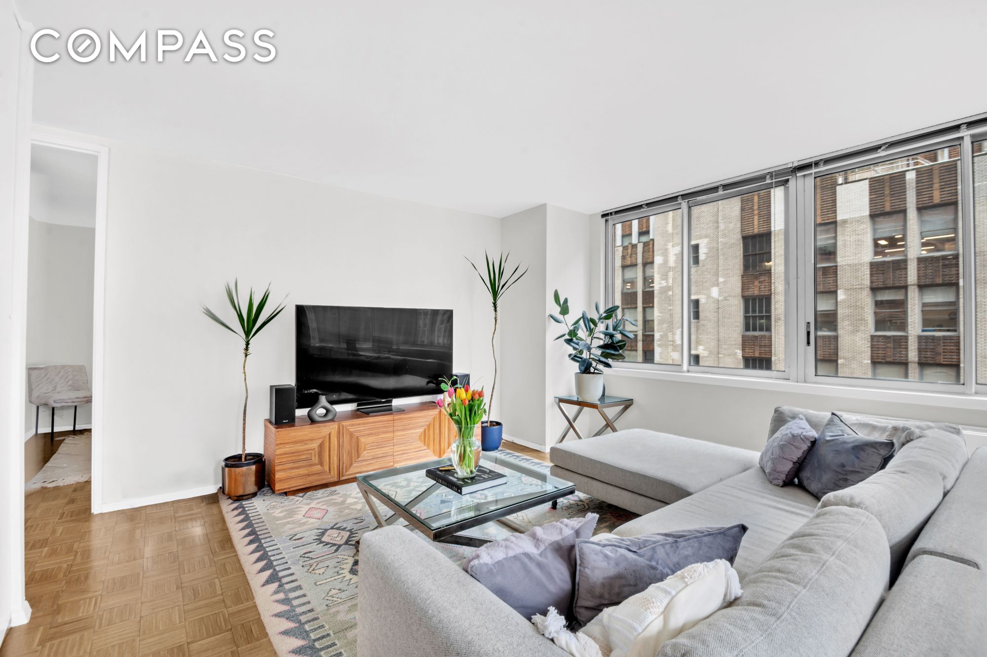 #6 photo, 235 E 40th Street, マンハッタン Murray Hill , NY 10016