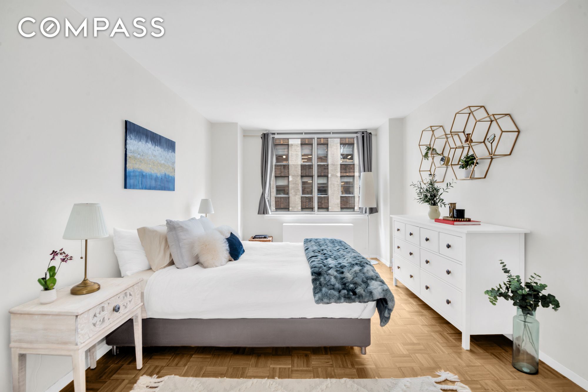 #8 photo, 235 E 40th Street, マンハッタン Murray Hill , NY 10016