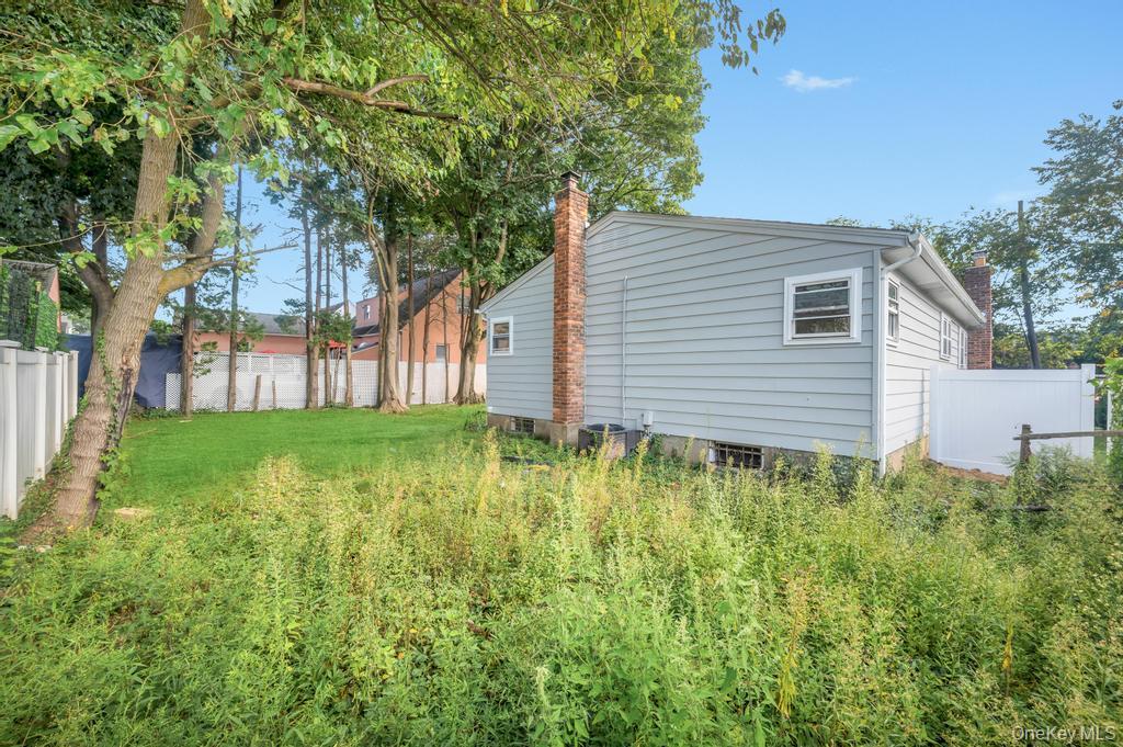 #6 photo, 3771 Jerusalem Avenue, Seaford , NY 11783