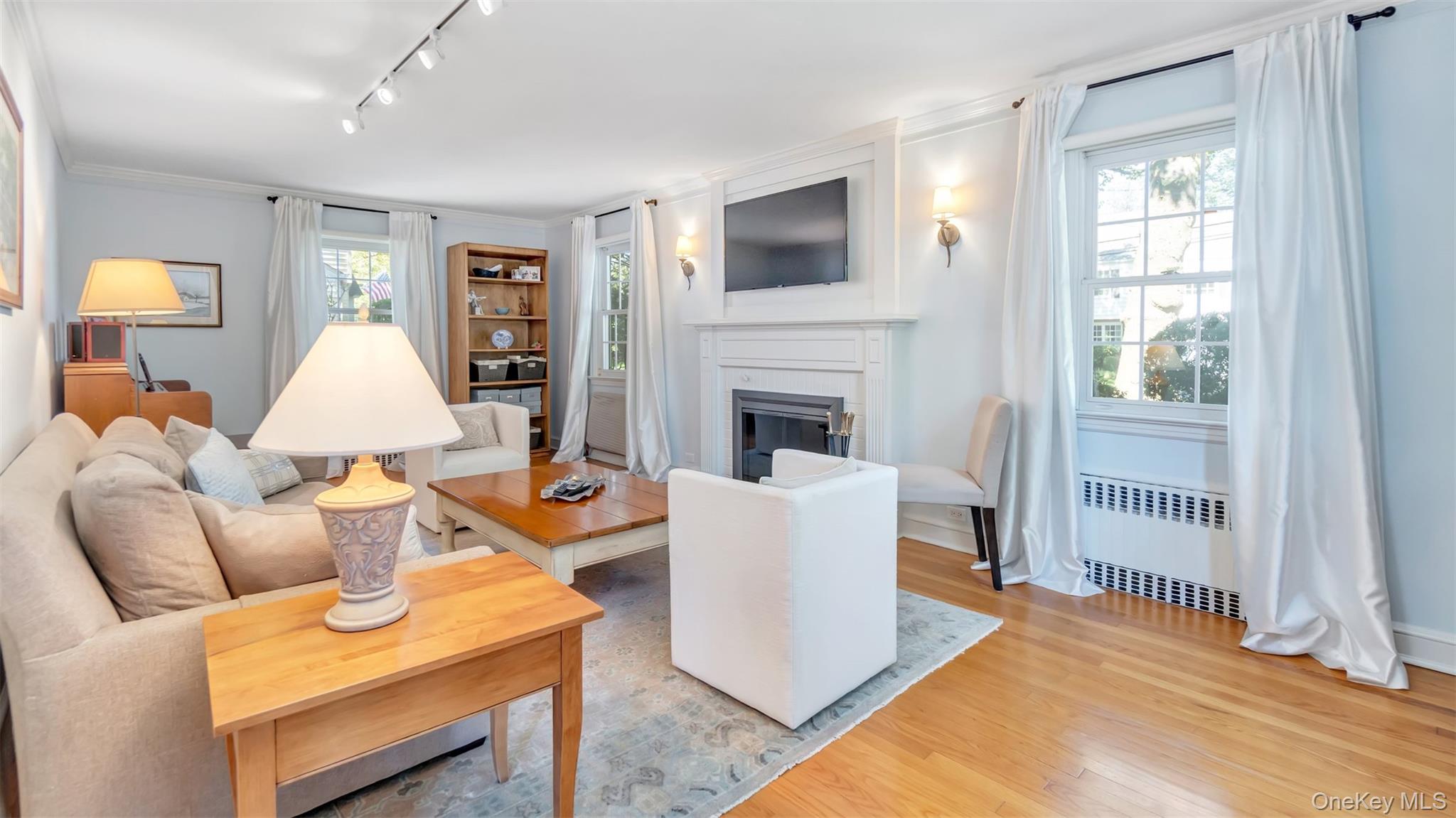 #11 photo, 35 Carlton Street, Malverne , NY 11565