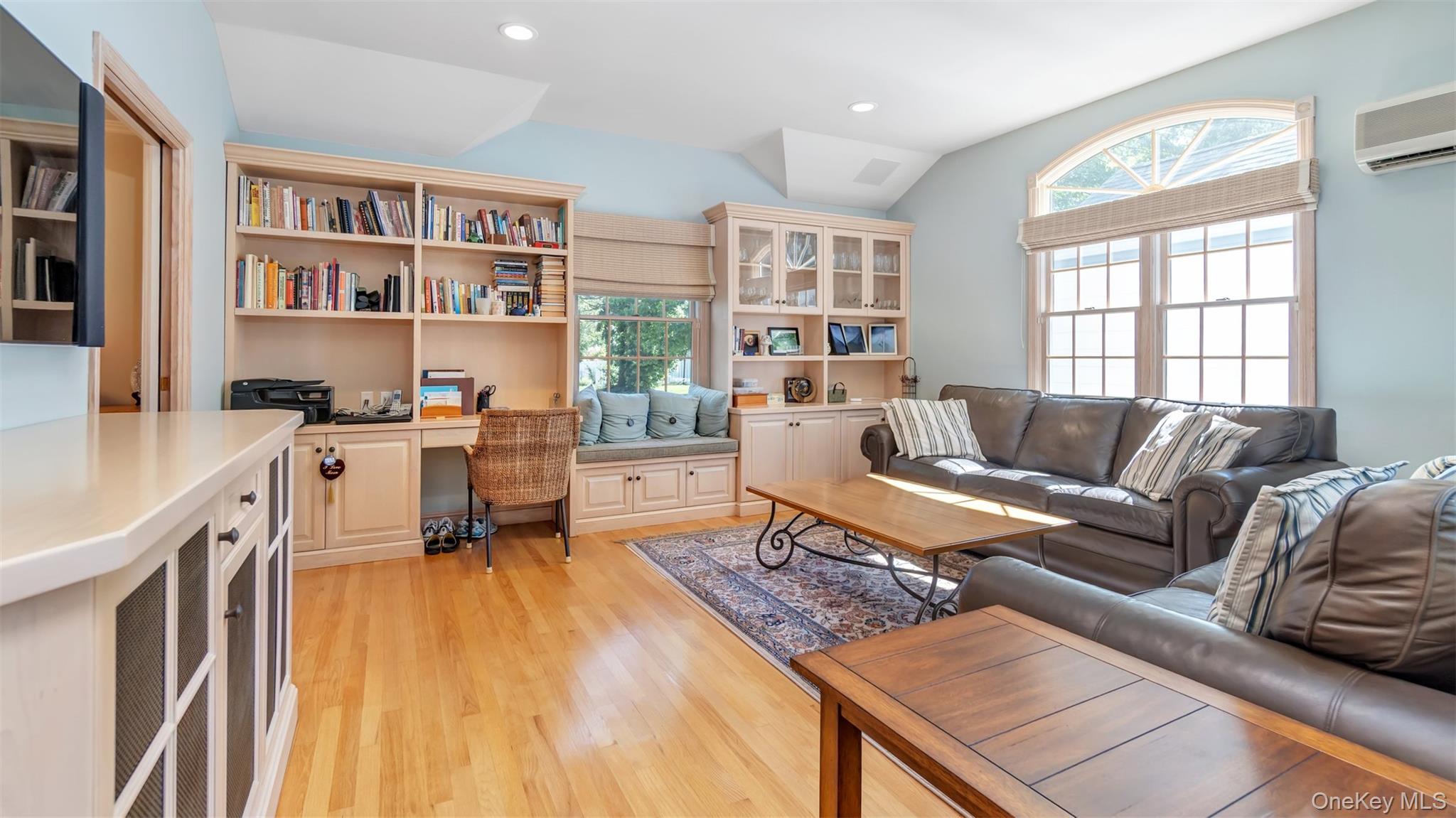 #17 photo, 35 Carlton Street, Malverne , NY 11565