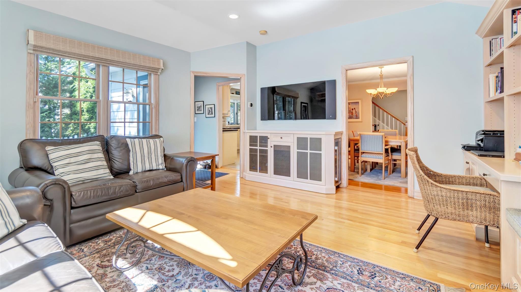 #18 photo, 35 Carlton Street, Malverne , NY 11565