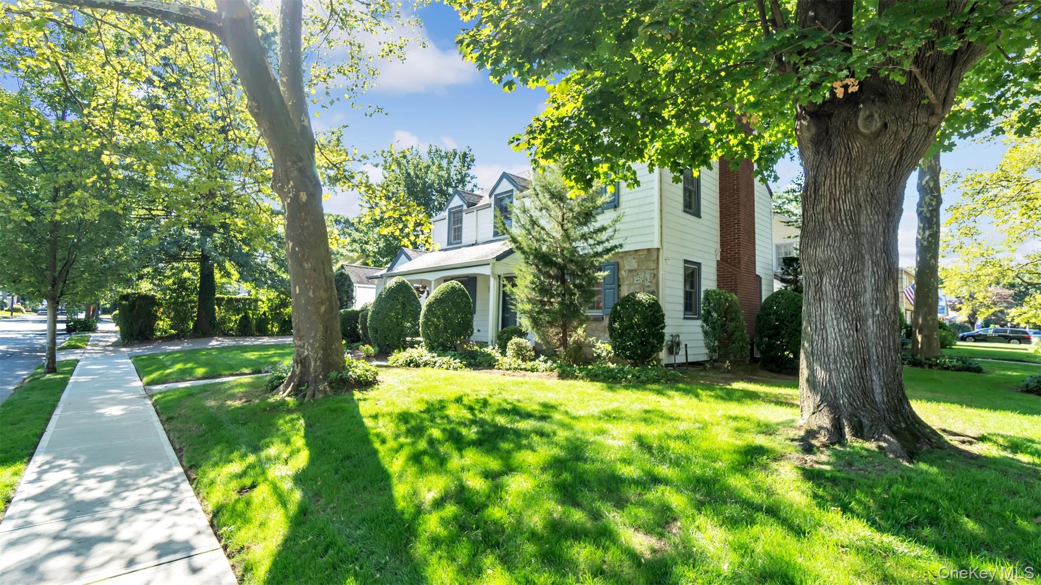 #2 photo, 35 Carlton Street, Malverne , NY 11565