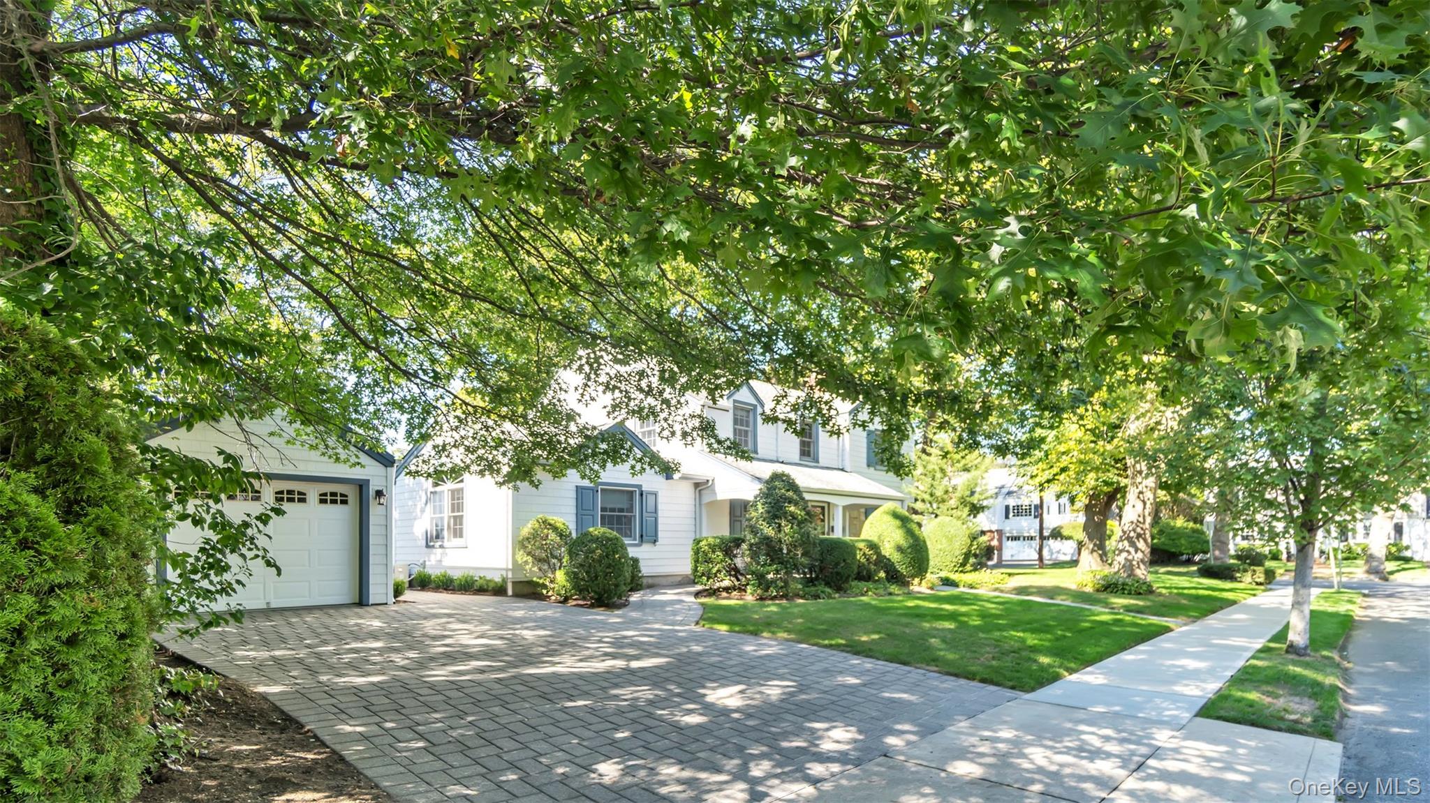 #3 photo, 35 Carlton Street, Malverne , NY 11565