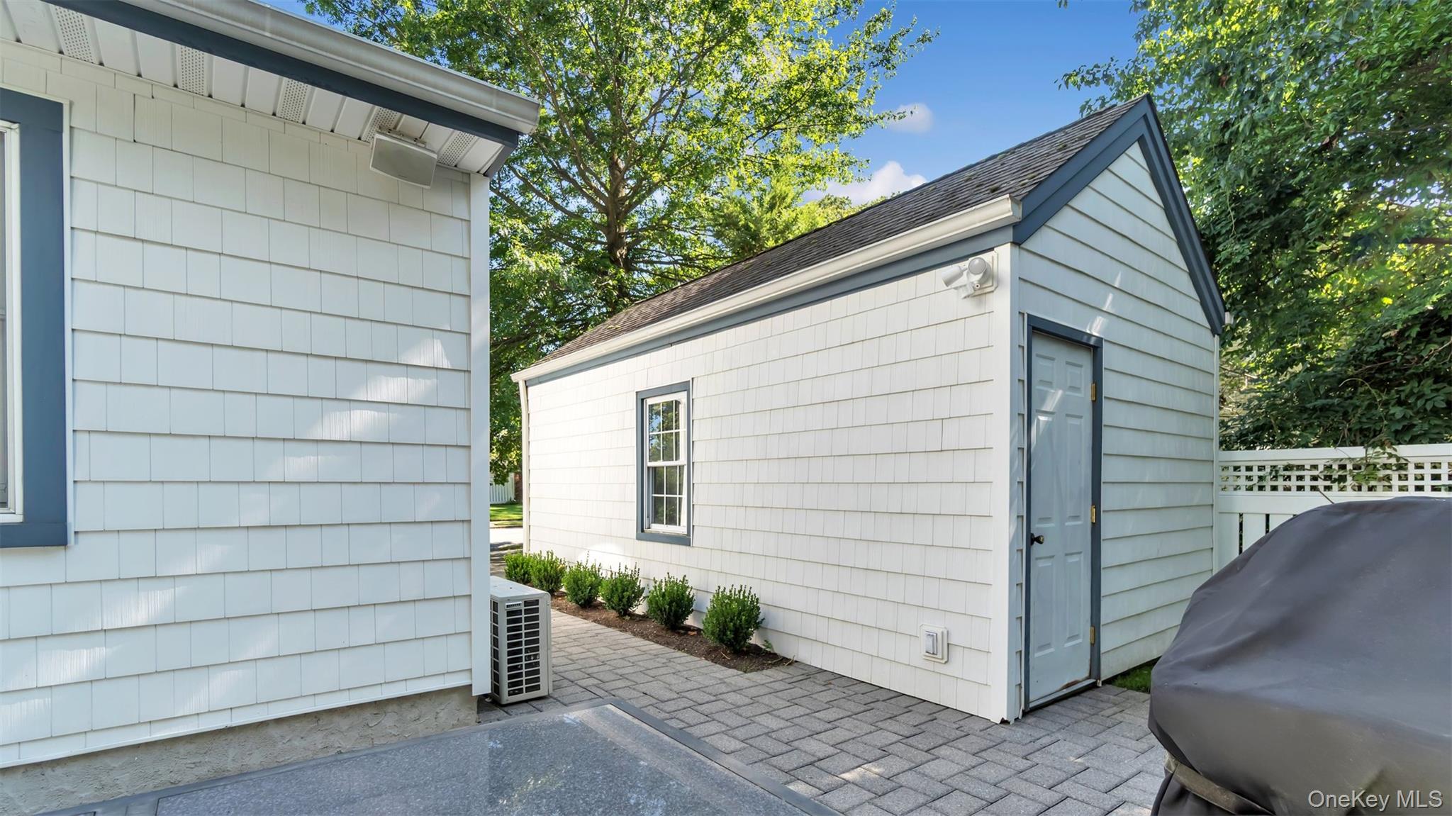 #7 photo, 35 Carlton Street, Malverne , NY 11565