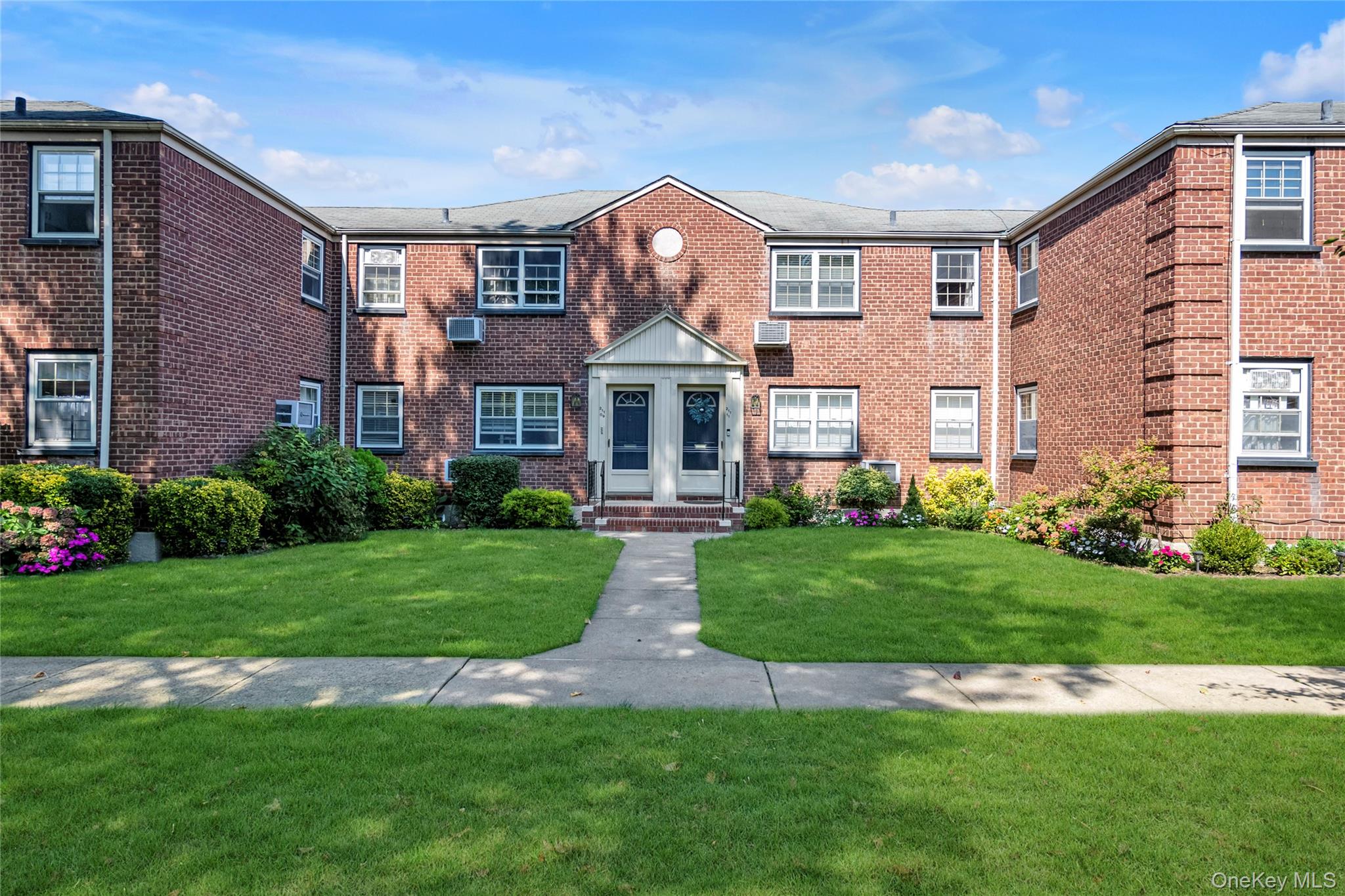 #1 photo, 211-11 73 Avenue, クイーンズ区 Bayside , NY 11364