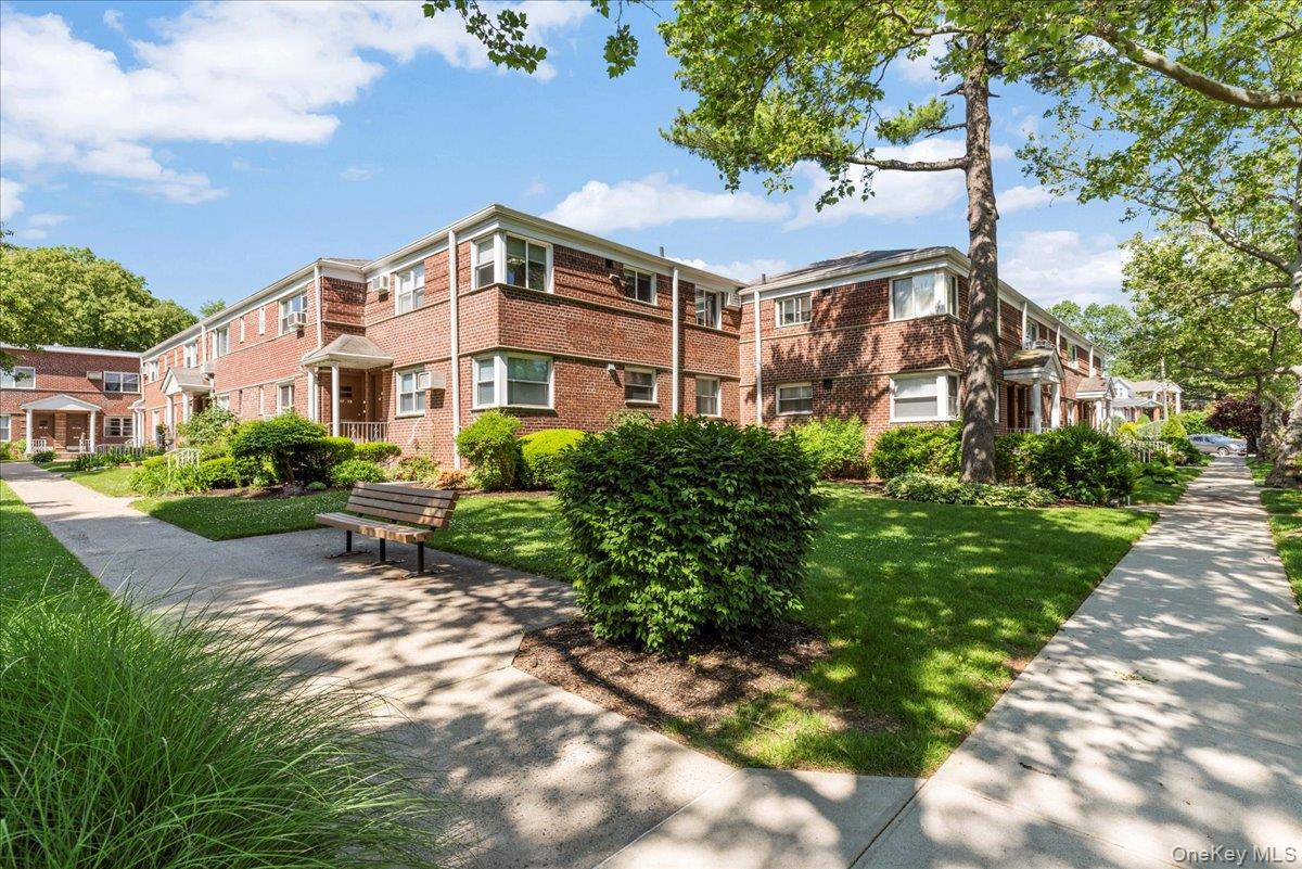 #4 photo, 87-16 Marengo Street, クイーンズ区 Holliswood , NY 11423