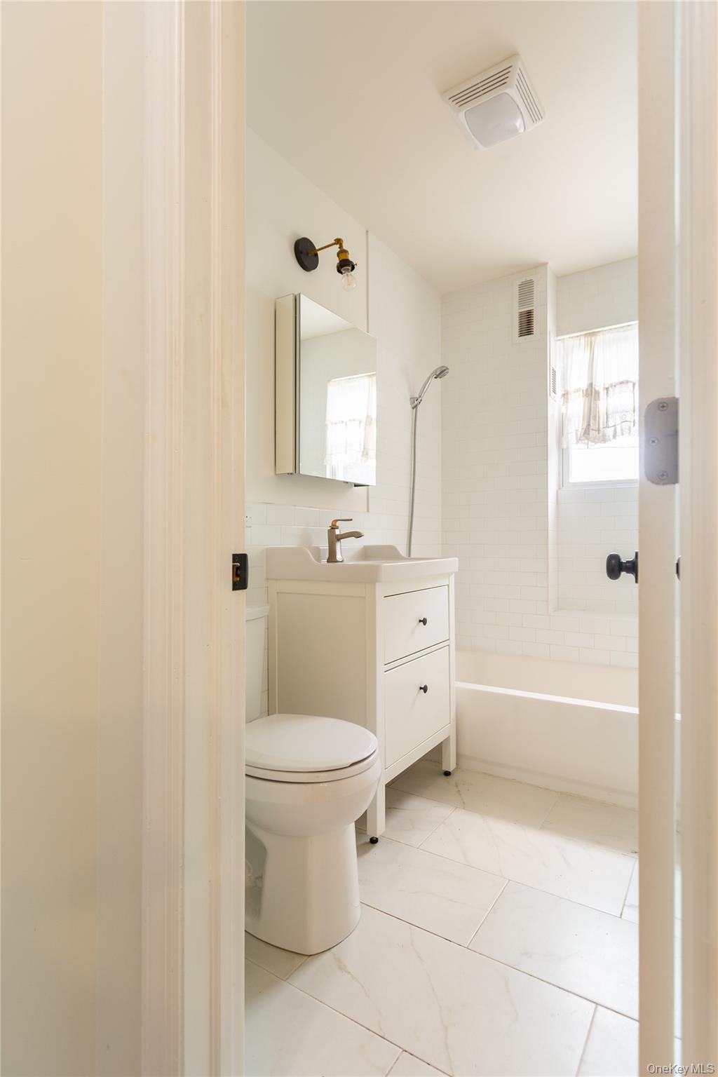 #8 photo, 3801 Sedgwick Avenue, Bronx , NY 10463