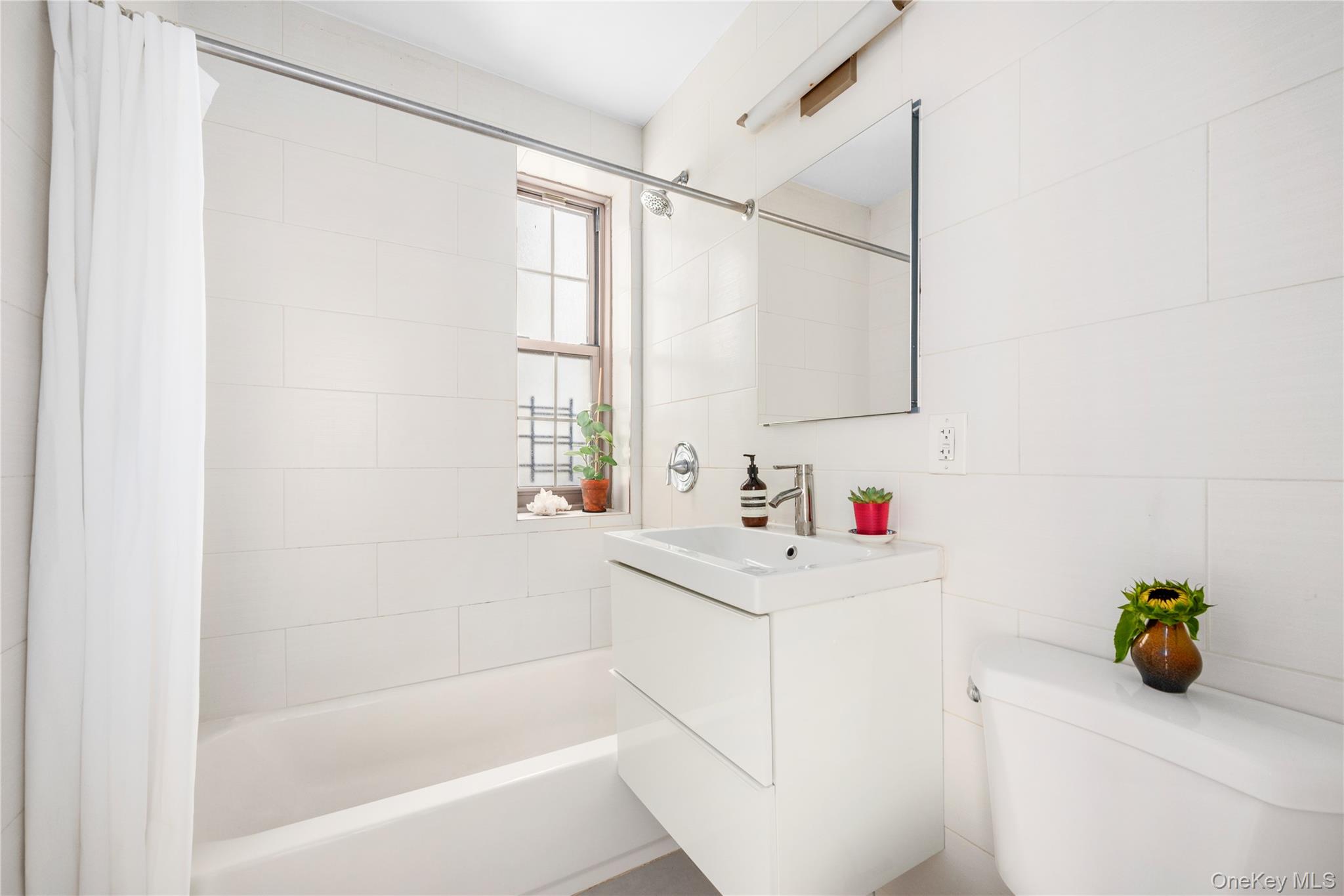 #7 photo, 1100 Grand, Bronx , NY 10456