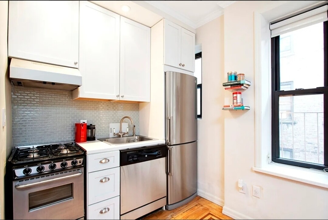 #4 photo, 22 GROVE Street, West Village , NY 10014