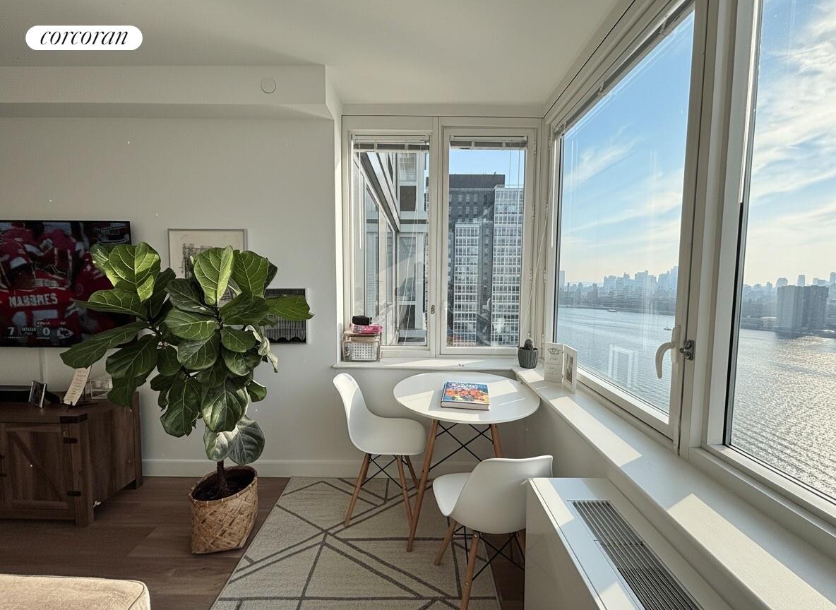 #7 photo, Hunters Point, Hunters Point , NY 11101