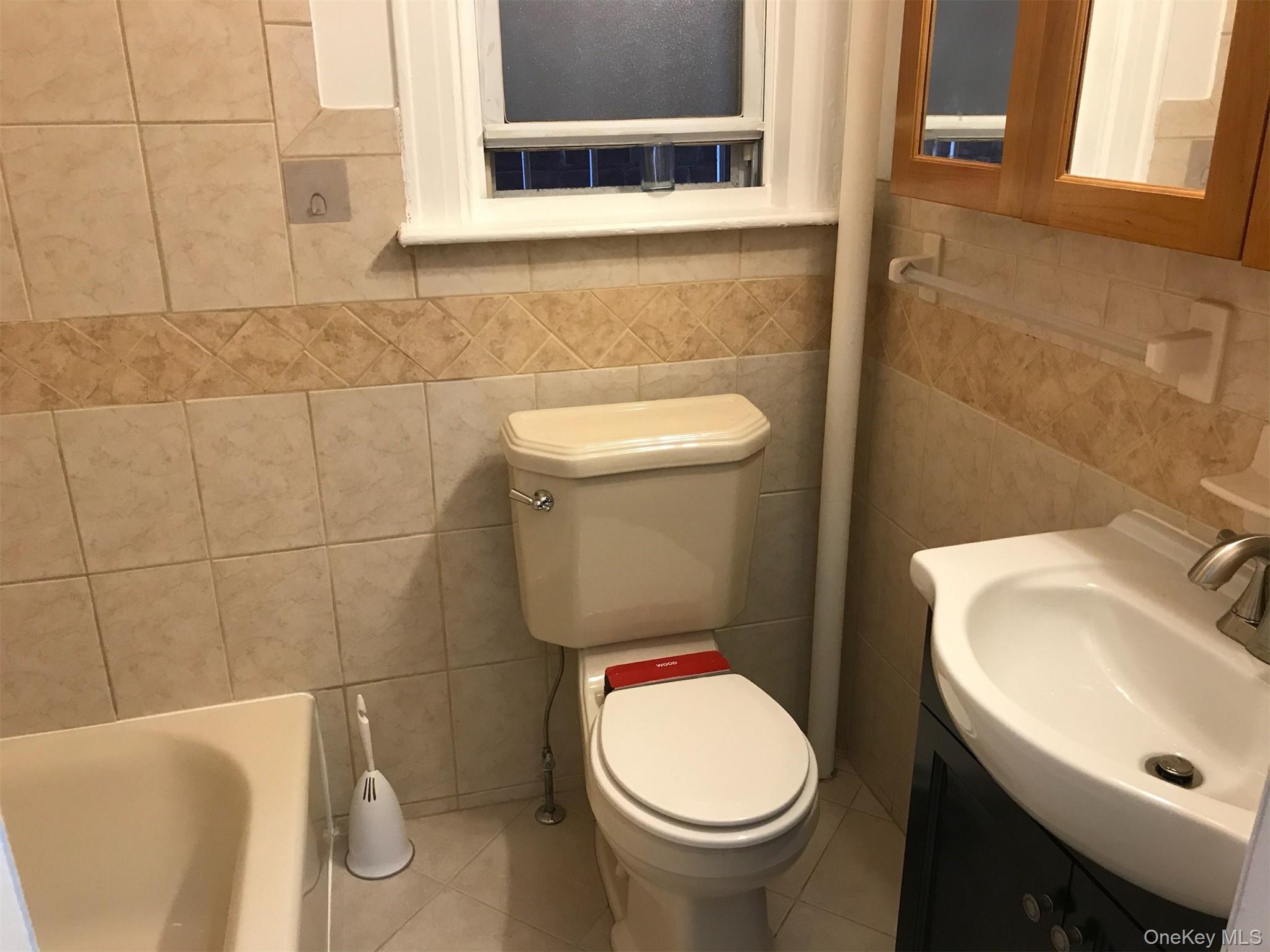 #7 photo, 3238 Wilson Avenue, Bronx , NY 10469