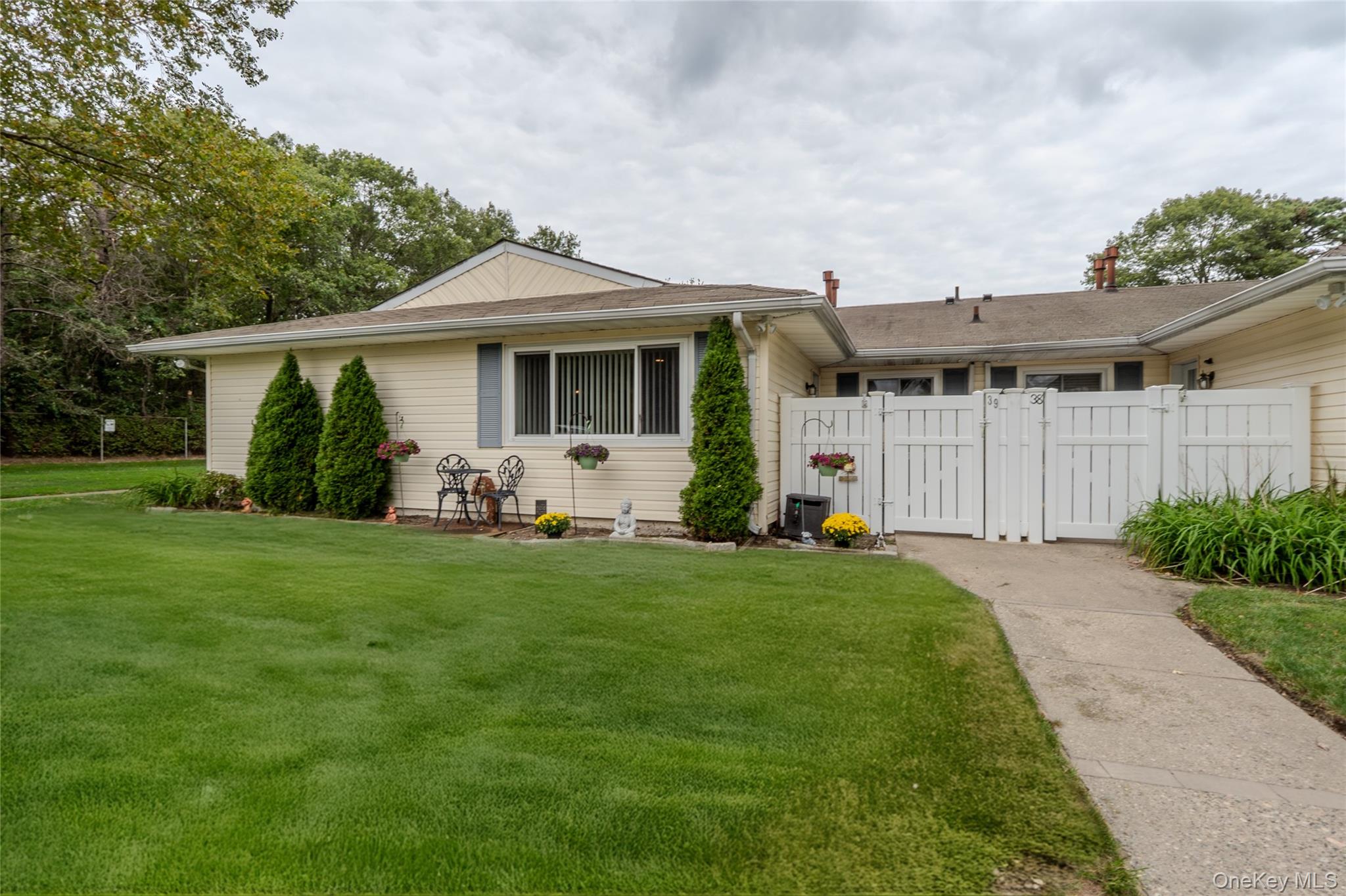 #1 photo, 39 Storm Drive, מחוז סאפוק Holtsville , NY 11742