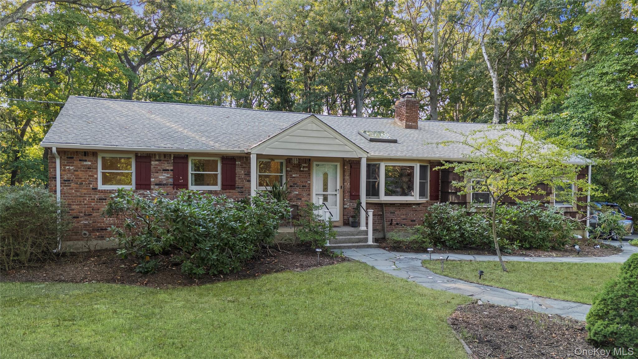 #1 photo, 30 Yorktown Road, سوفولك Setauket , NY 11733