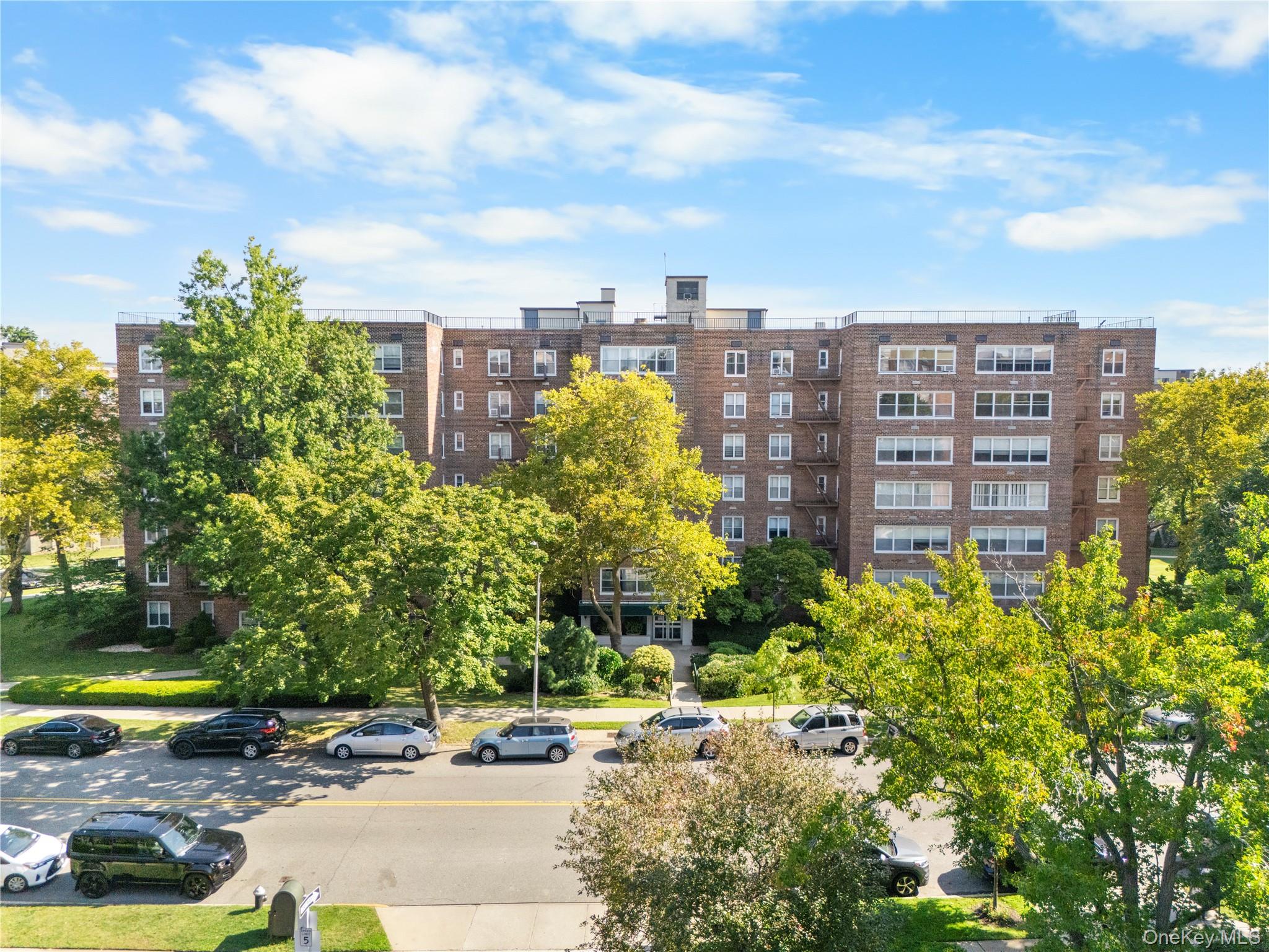 #1 photo, 1865 211 th Street, बेसाइड Bayside , NY 11360