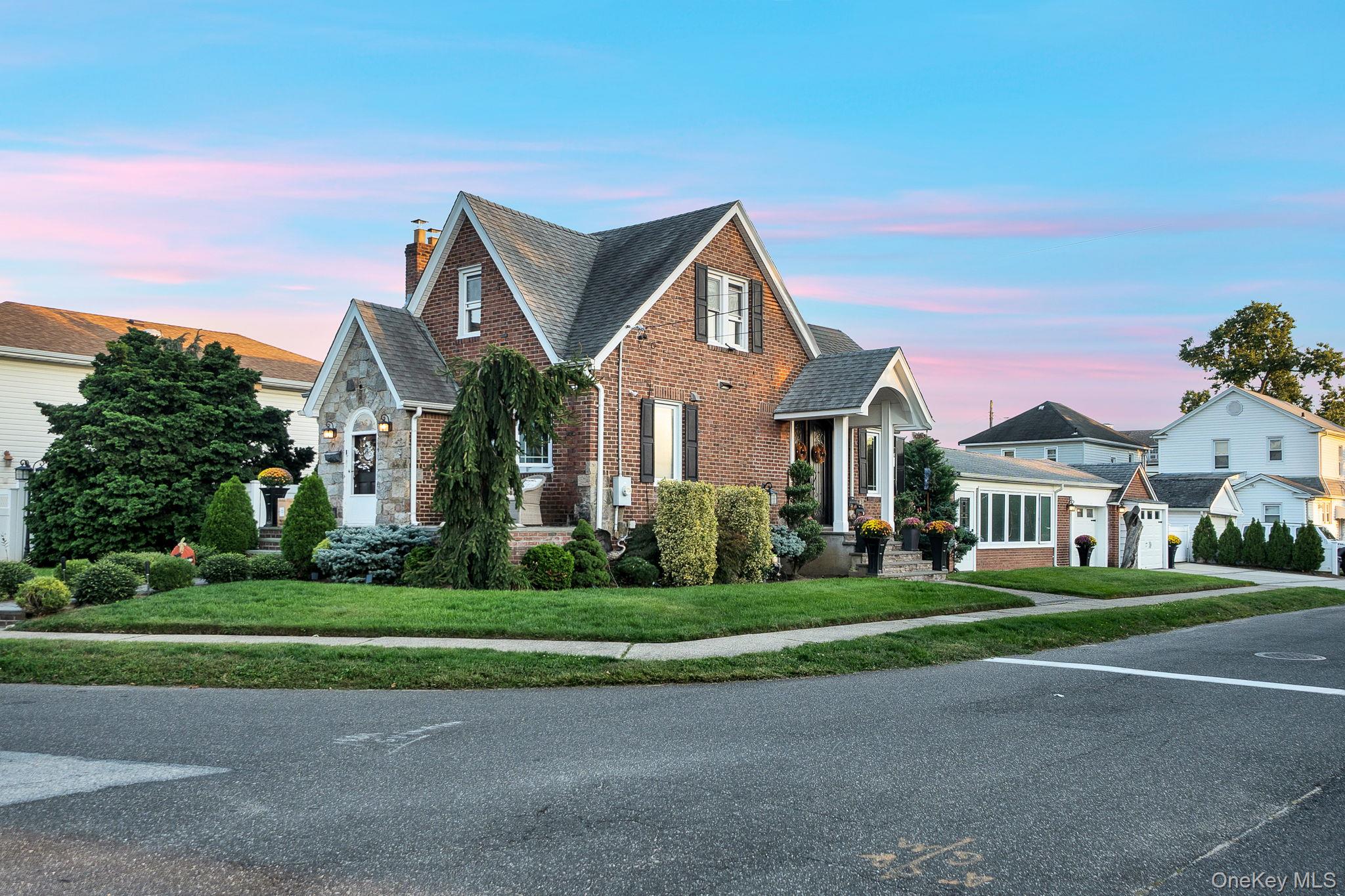 #4 photo, 122 Hoffman Street, Valley Stream , NY 11580