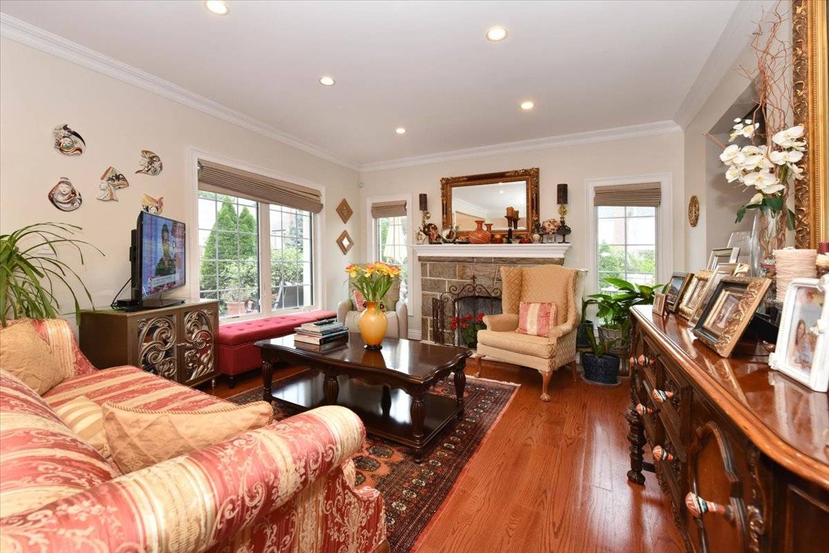 #18 photo, 50-05 215 Street, BAYSIDE , NY 11364