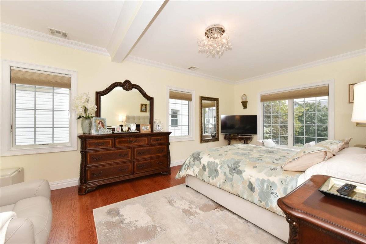 #20 photo, 50-05 215 Street, BAYSIDE , NY 11364