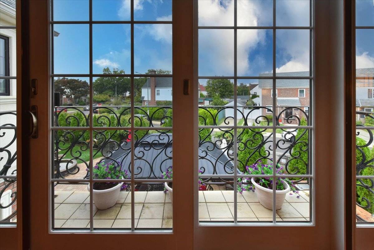 #26 photo, 50-05 215 Street, BAYSIDE , NY 11364