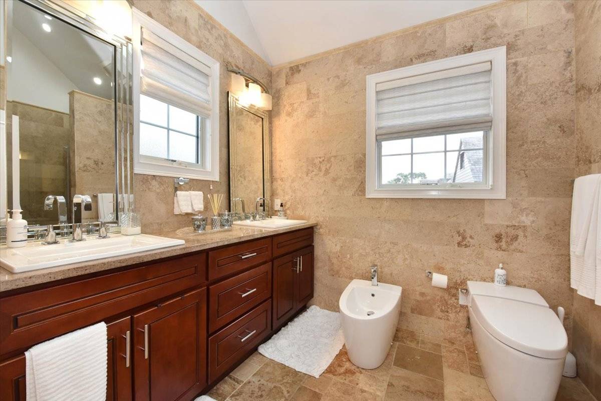 #27 photo, 50-05 215 Street, BAYSIDE , NY 11364