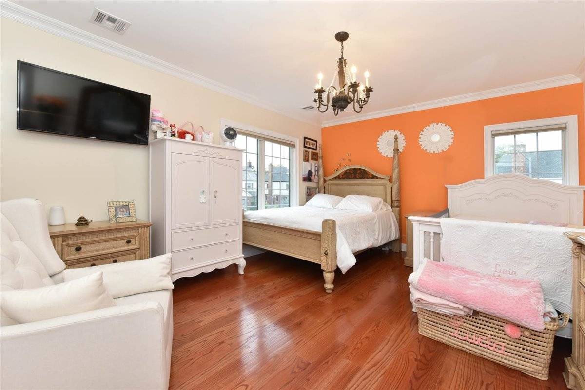 #29 photo, 50-05 215 Street, BAYSIDE , NY 11364