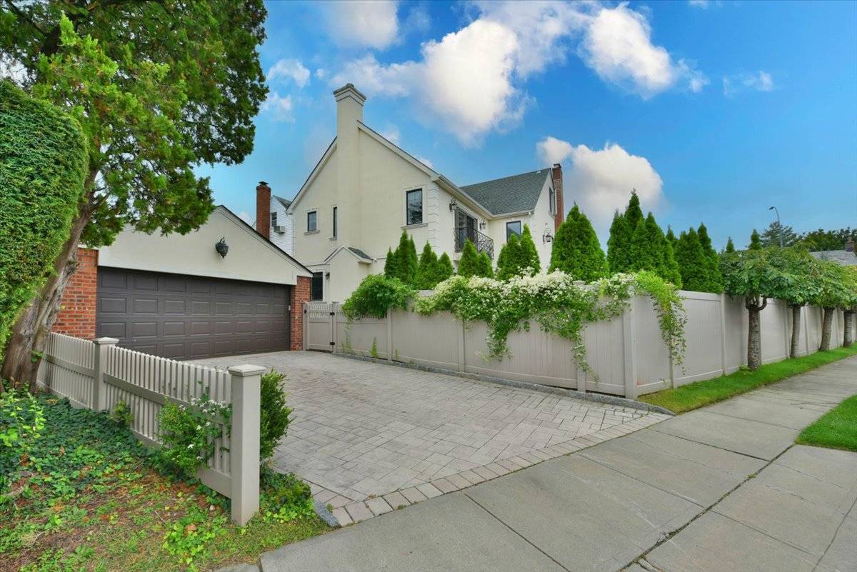 #33 photo, 50-05 215 Street, BAYSIDE , NY 11364