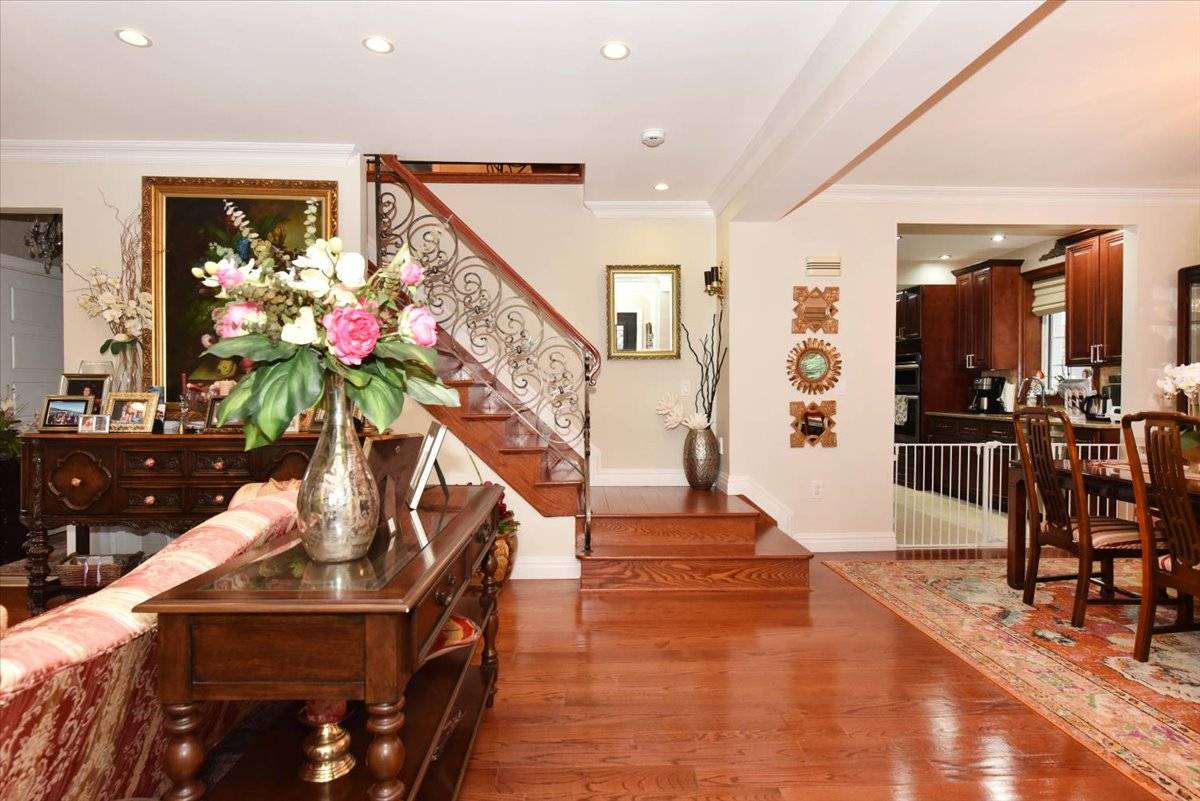 #39 photo, 50-05 215 Street, BAYSIDE , NY 11364