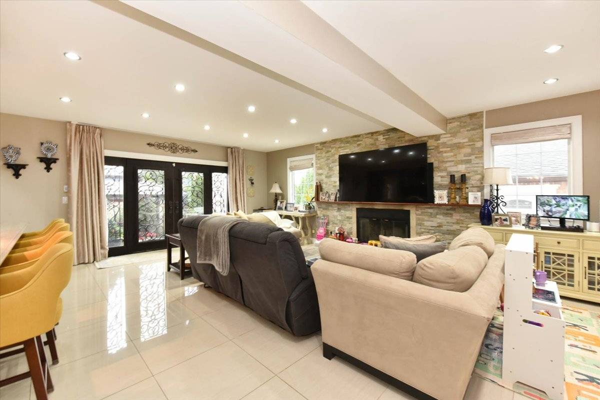 #43 photo, 50-05 215 Street, BAYSIDE , NY 11364