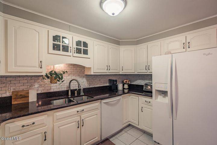 #18 photo, 4 Conifer, Burnt Hills , NY 12027