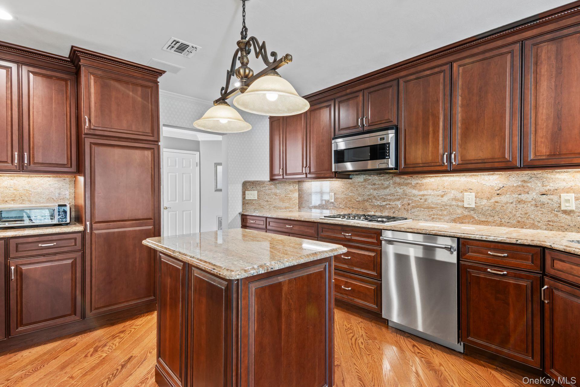 #13 photo, 77 The Woods, サフォーク郡 Commack , NY 11725