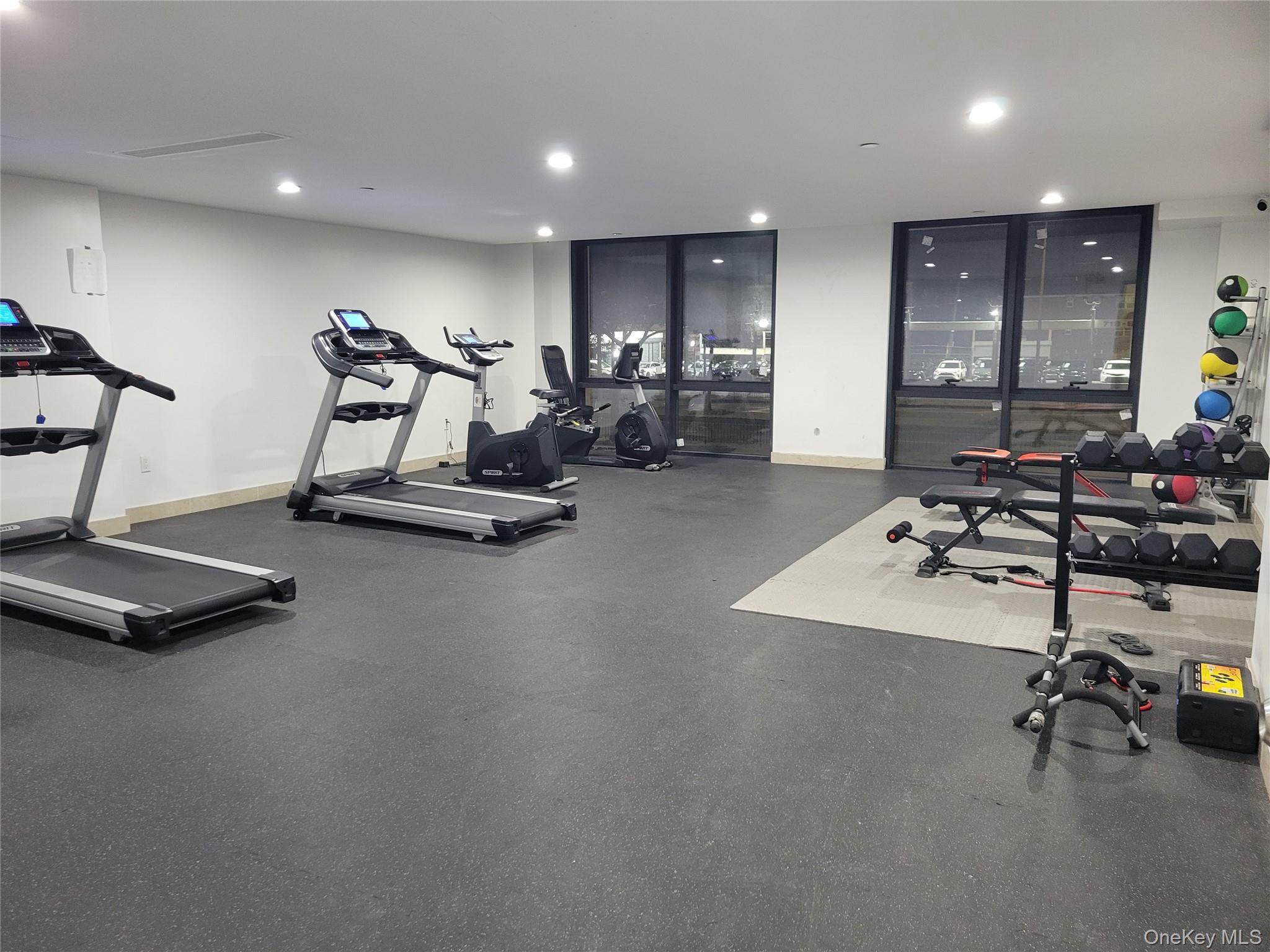 #9 photo, 70-65 Queens Blvd, クイーンズ区 Woodside , NY 11377