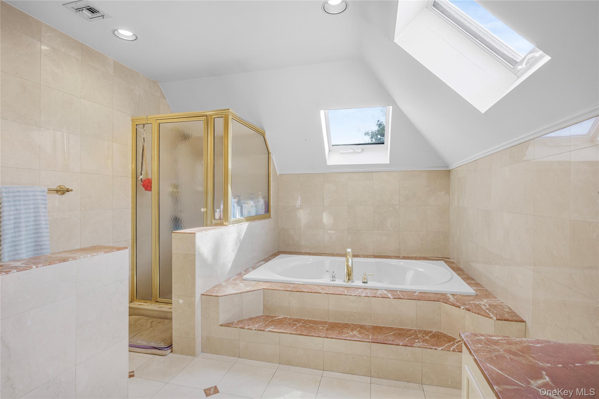 #17 photo, 8 Brian Lane, Mount Sinai , NY 11766