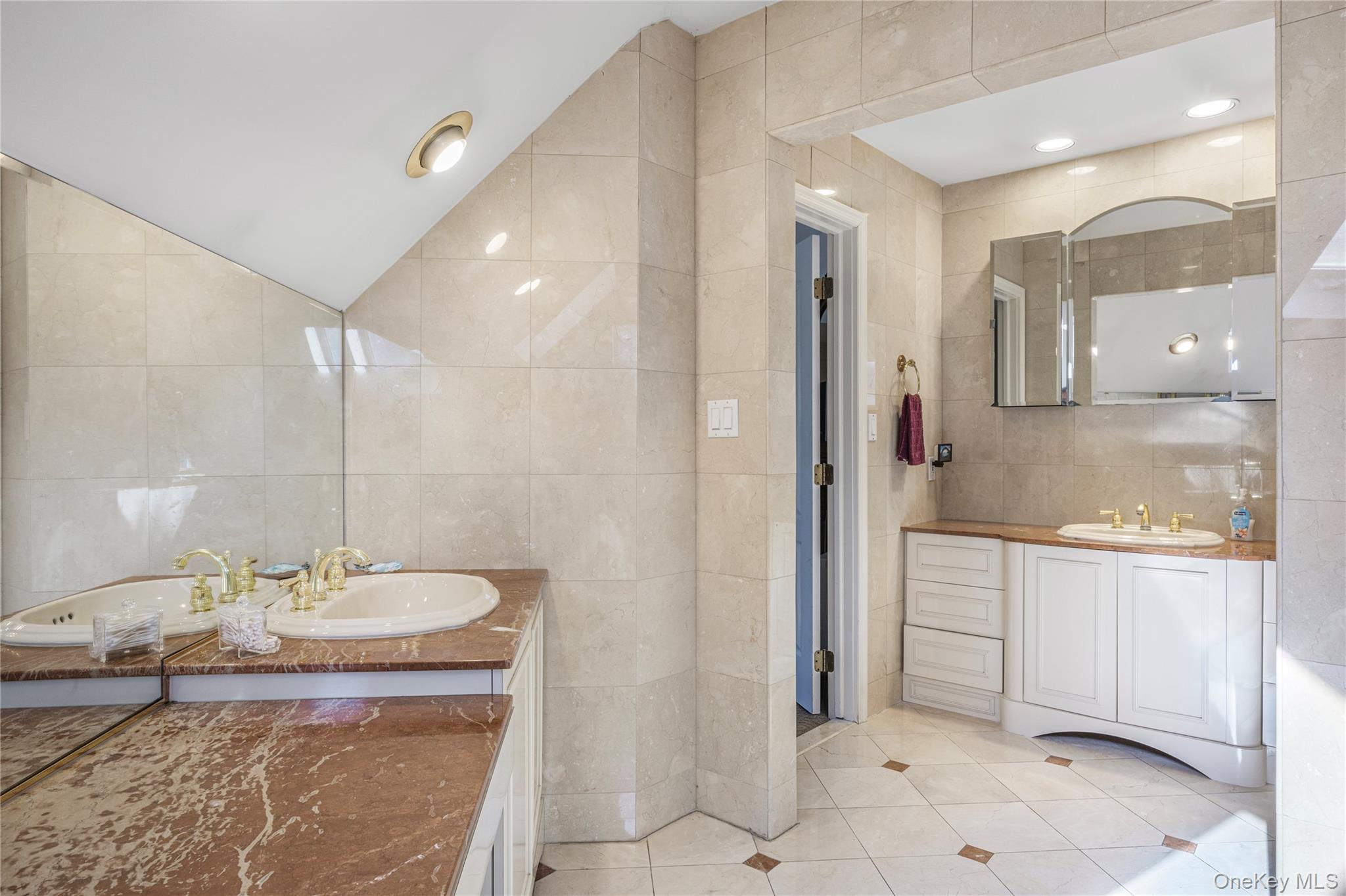 #18 photo, 8 Brian Lane, Mount Sinai , NY 11766