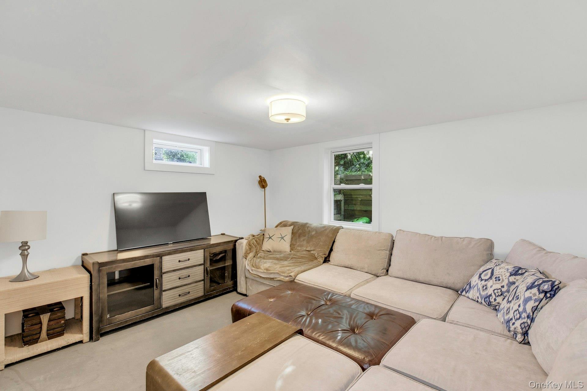 #13 photo, 291 E Montauk Highway, サフォーク郡 Hampton Bays , NY 11946