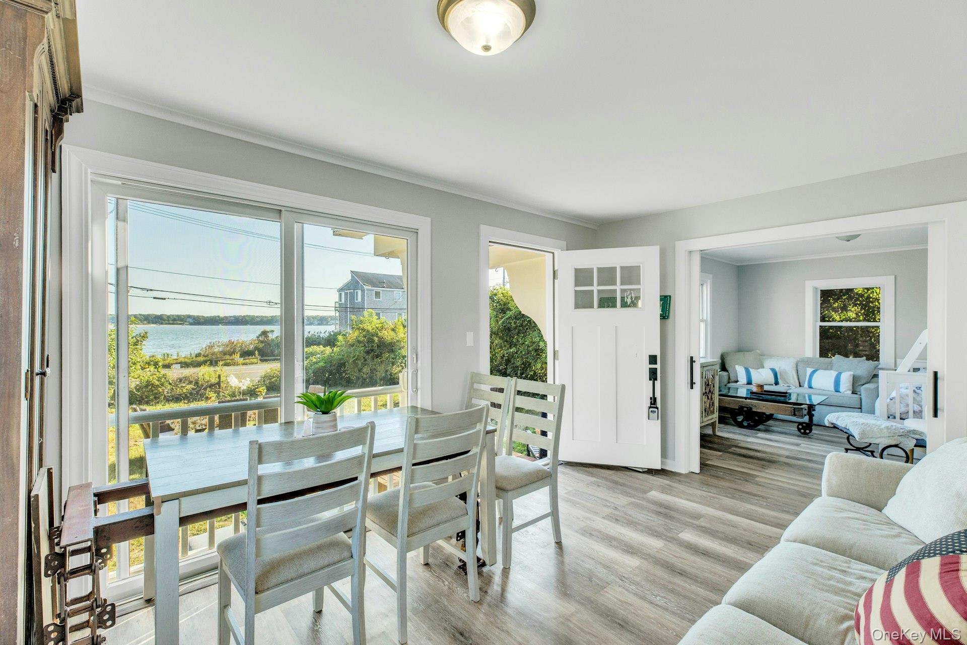 #5 photo, 291 E Montauk Highway, サフォーク郡 Hampton Bays , NY 11946